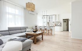 Business & Family Apartment Letna